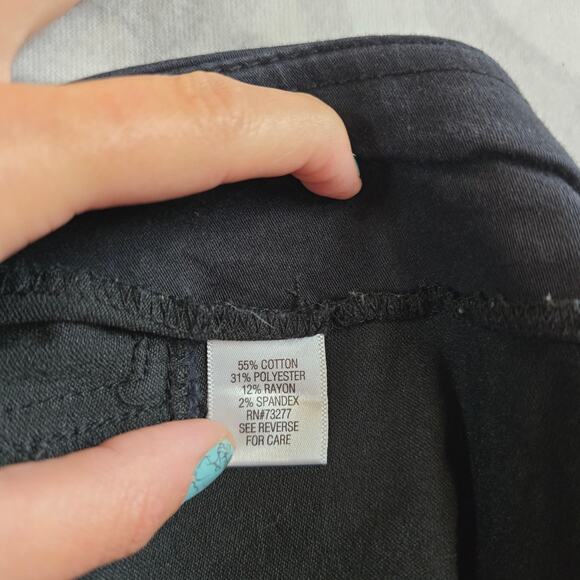 Croft and Barrow The Effortless Stretch Capri Pants Women's Size 12P Black - Picture 5 of 7